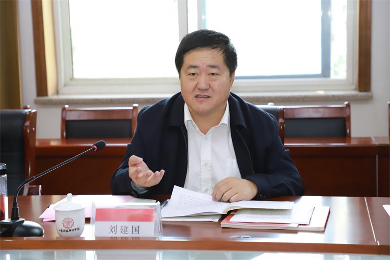 潍坊市委常委副市长刘建国来校调研指导工作并作形势政策报告