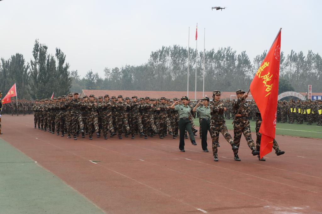 天津滨海职业学院军训图片